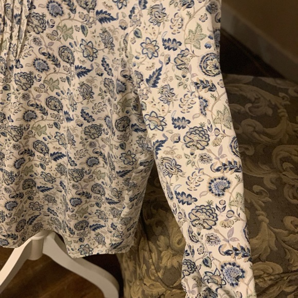 Blue and cream color blouse/top- size 2x - Picture 3 of 8